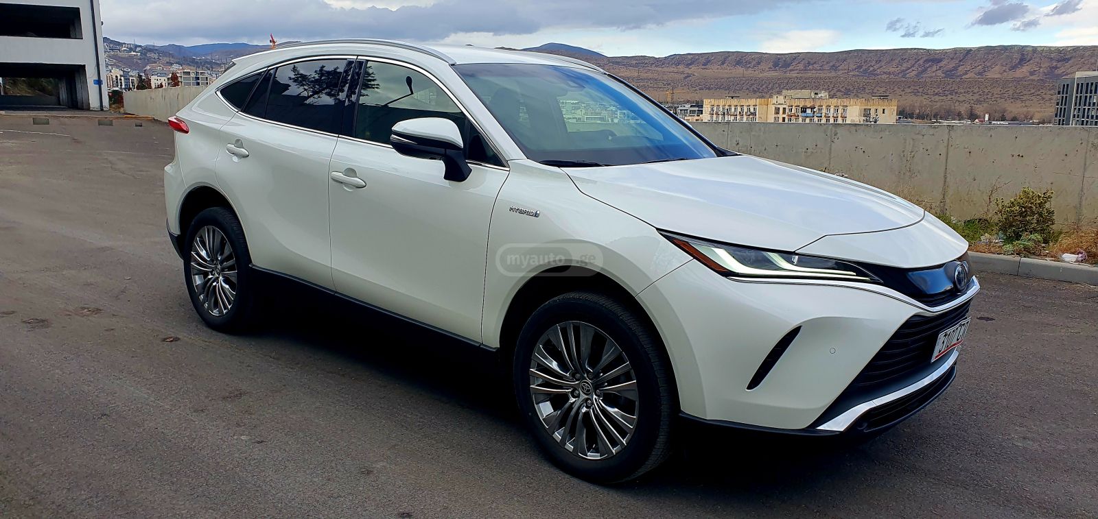 Toyota XLE 4dr All-Wheel Drive CVT — миниатюра 2