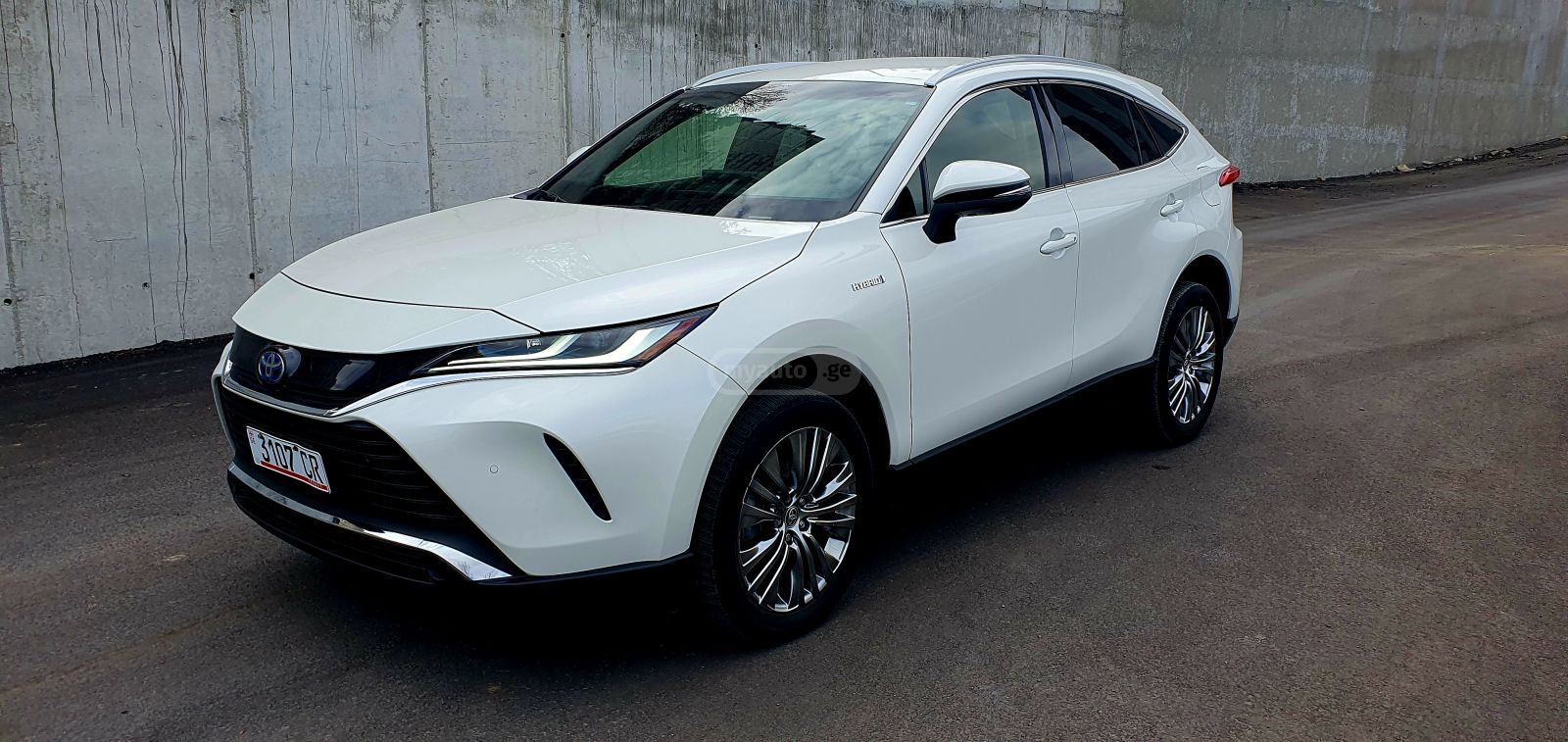 Toyota XLE 4dr All-Wheel Drive CVT — миниатюра 3