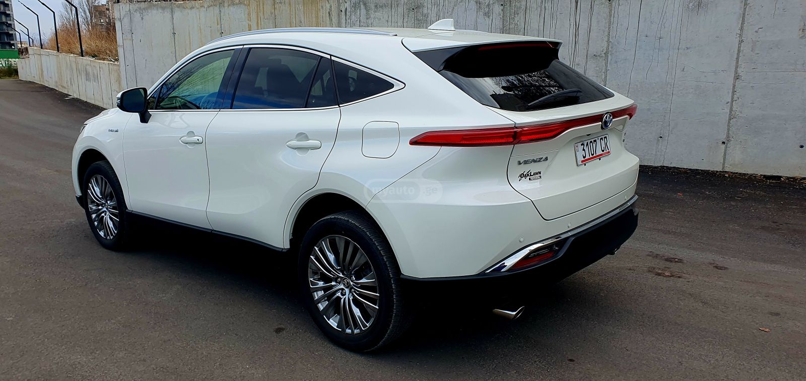 Toyota XLE 4dr All-Wheel Drive CVT — миниатюра 4