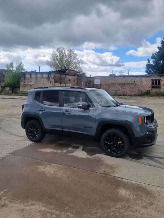 Jeep Renegade - фото 1