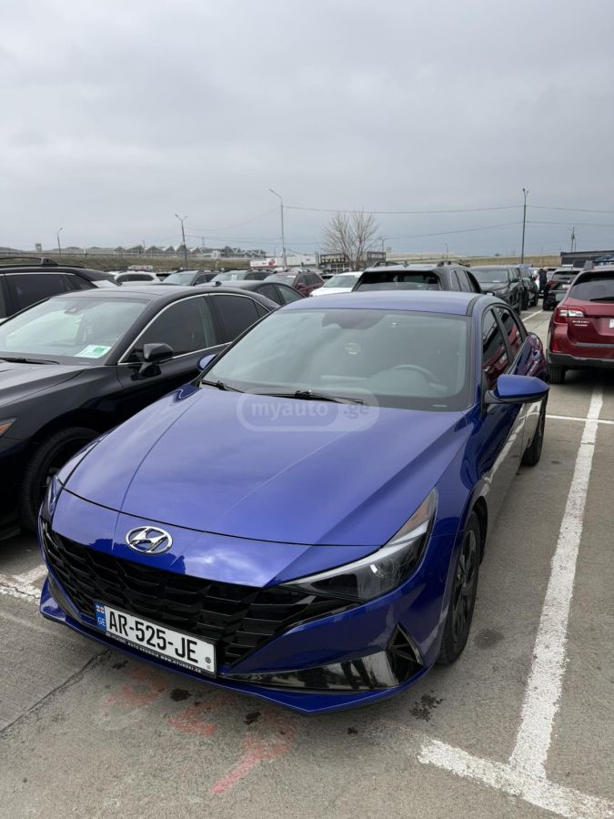 Hyundai Elantra - фото 1