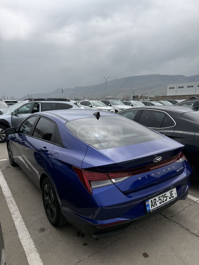 Hyundai Elantra - фото 3