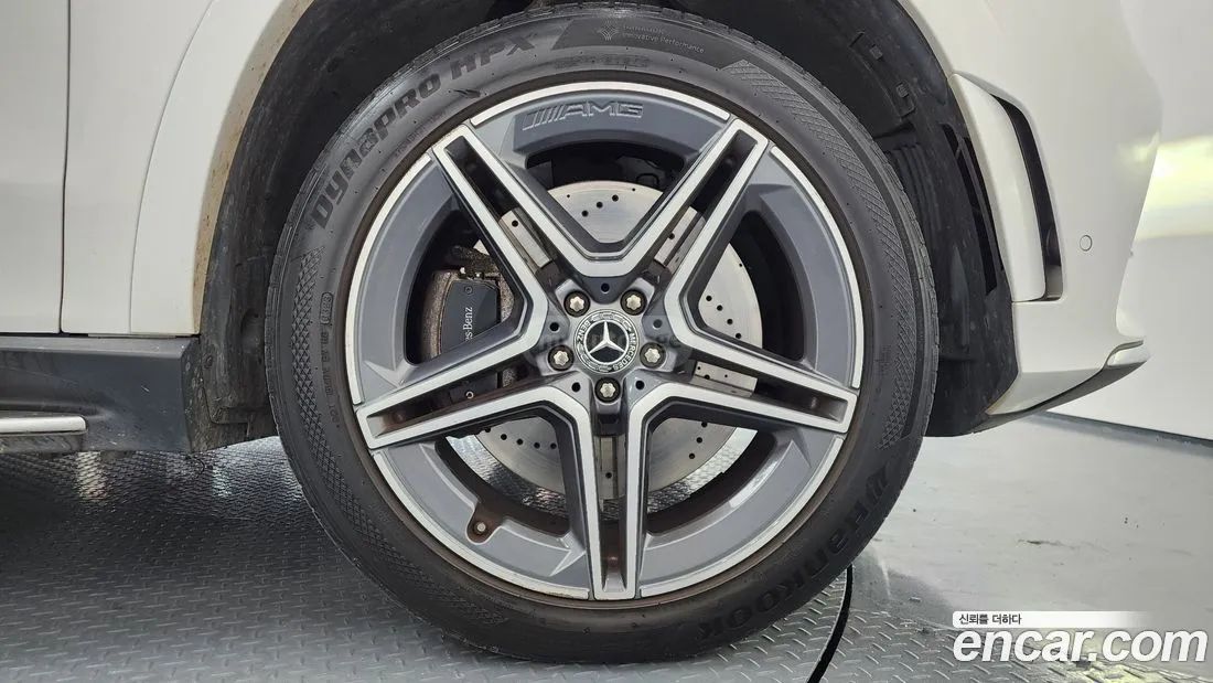 Mercedes-Benz GLS 63 AMG - фото 5