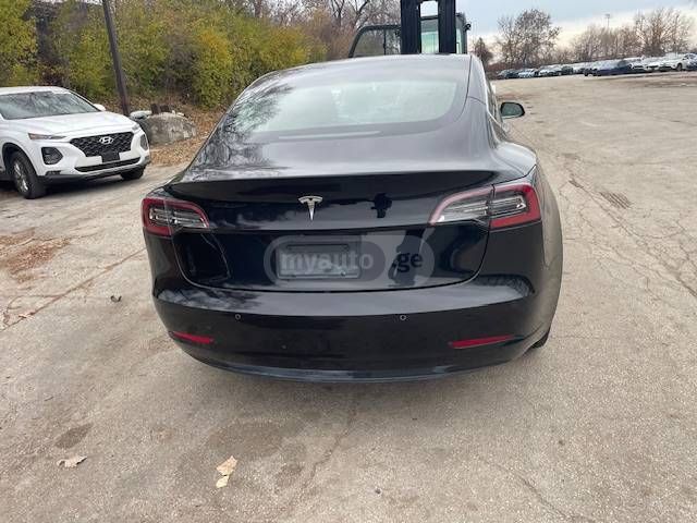 Tesla Model 3 - фото 14