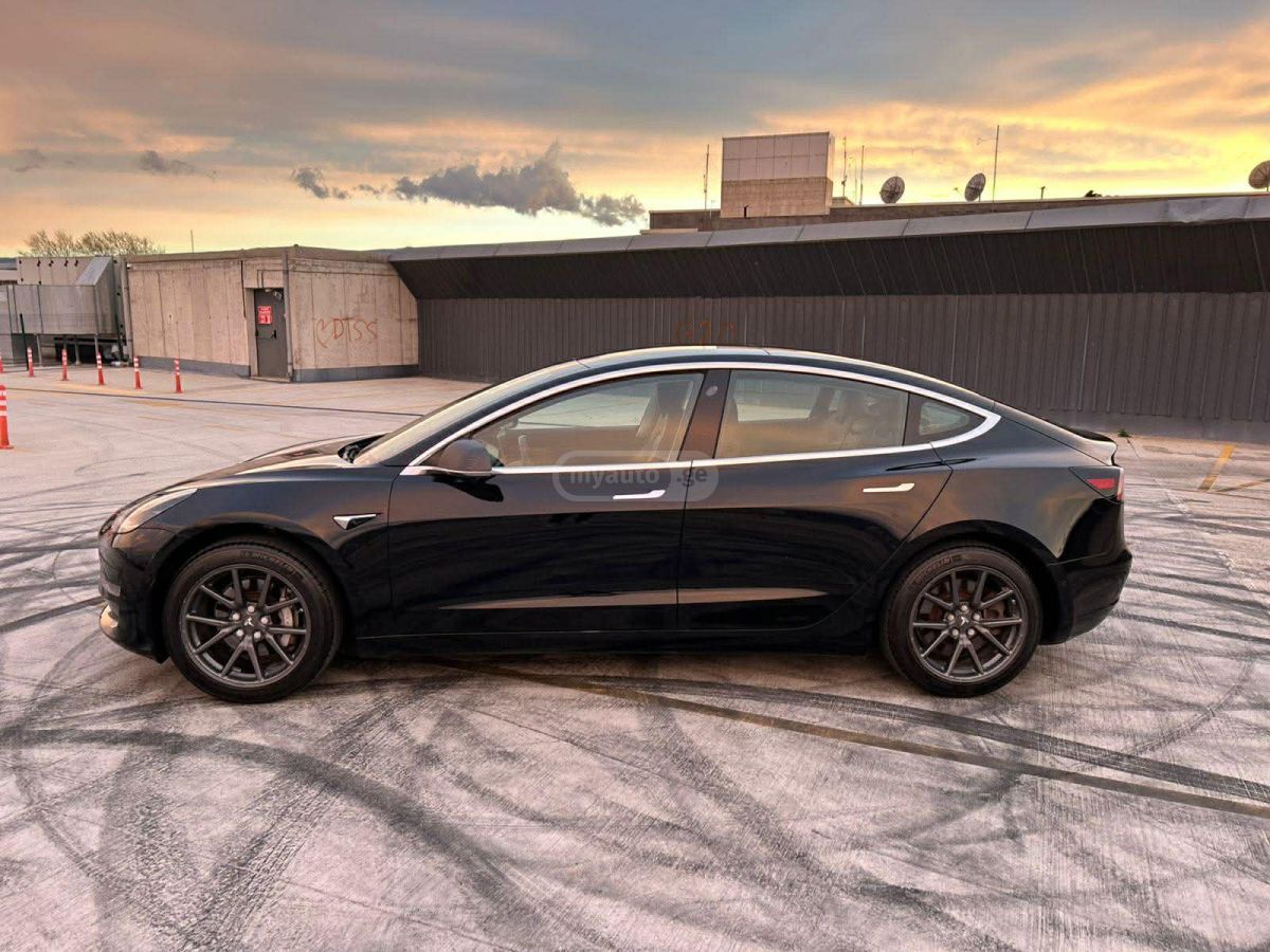 Tesla Model 3 - фото 3