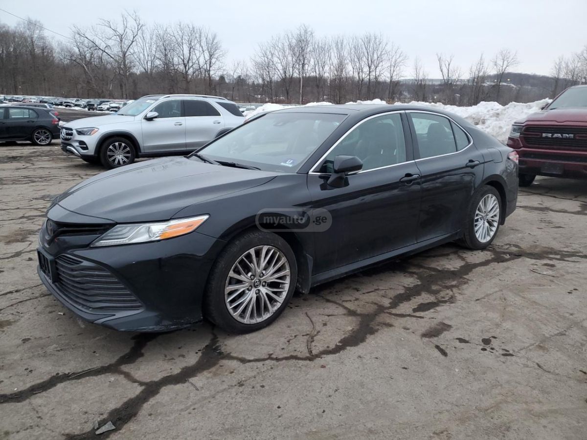 Toyota Camry - фото 3