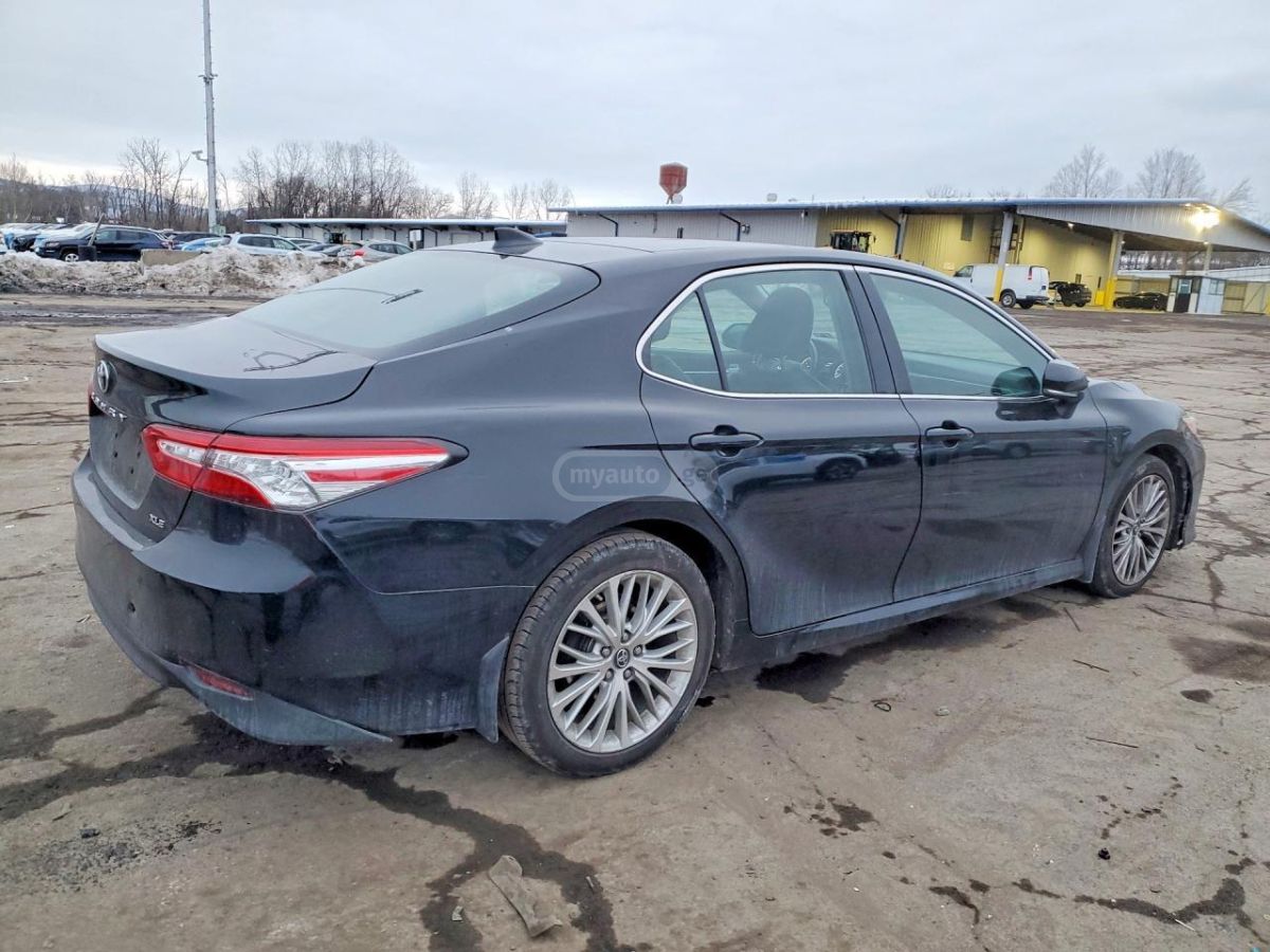Toyota Camry - фото 5
