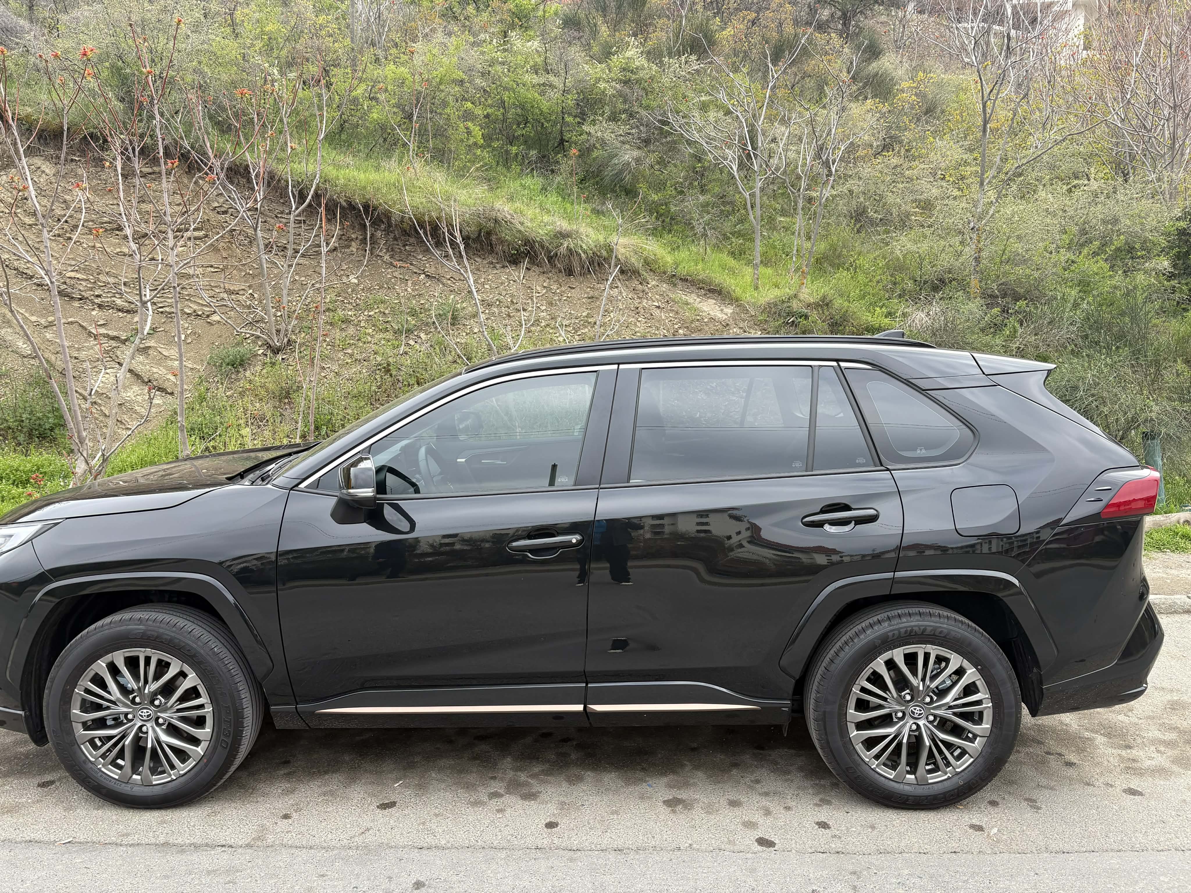 Toyota RAV 4 - фото 2