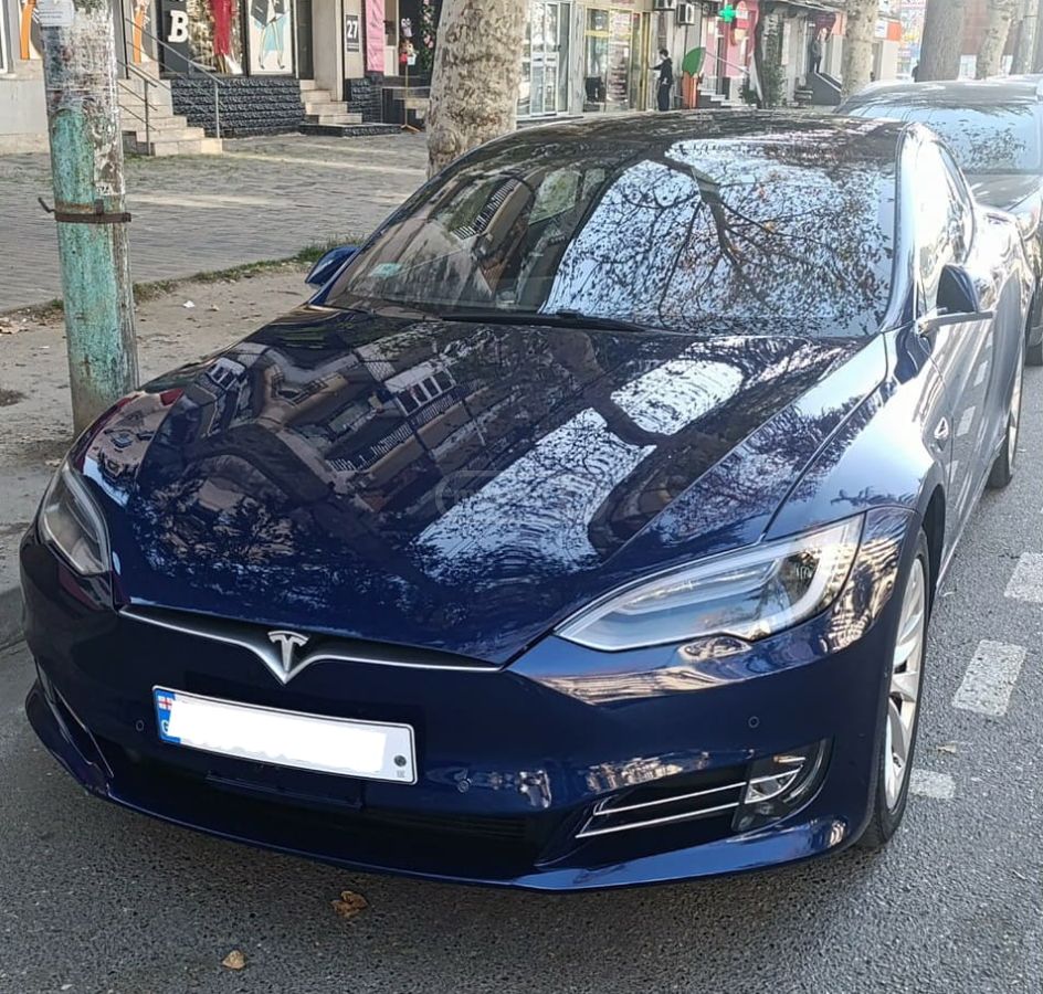 Tesla Model S - фото 7