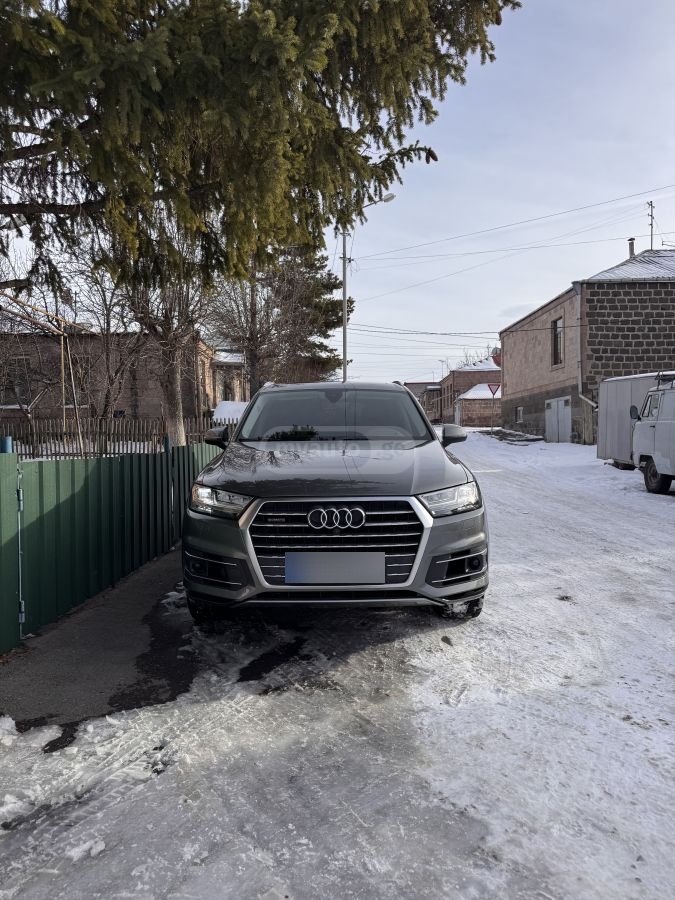 Audi Q7 - фото 1
