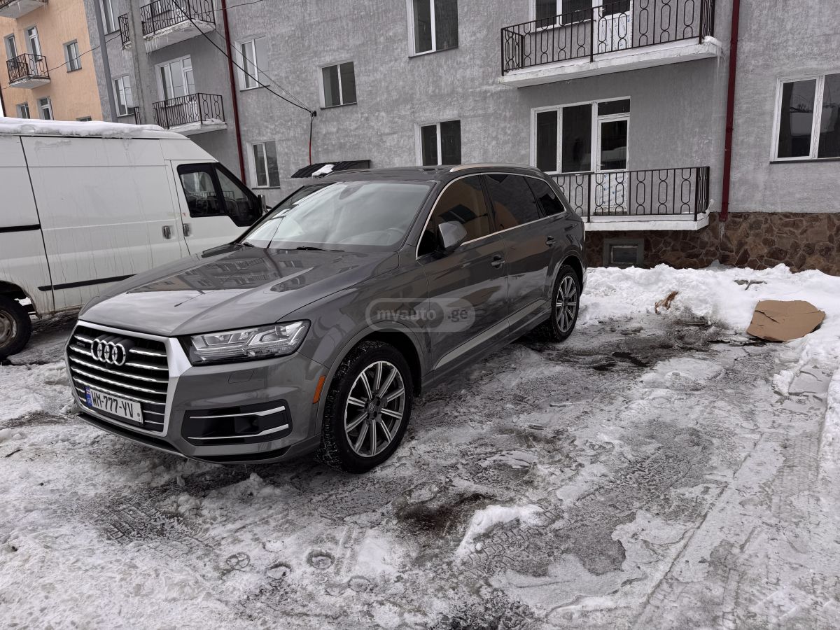 Audi Q7 - фото 12