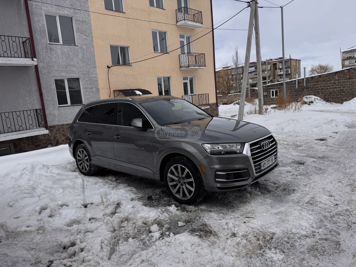 Audi Q7 - фото 14
