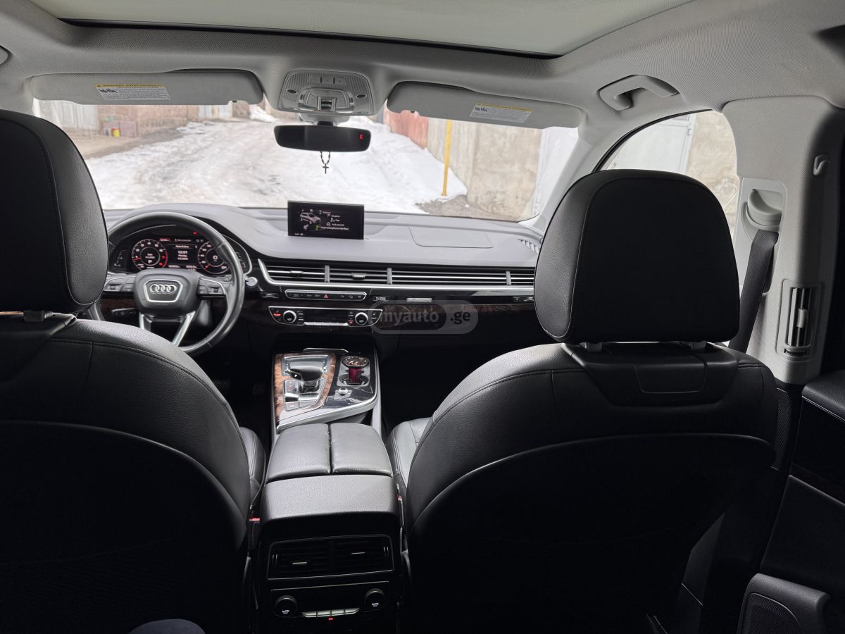 Audi Q7 - фото 15