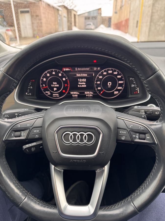 Audi Q7 - фото 8