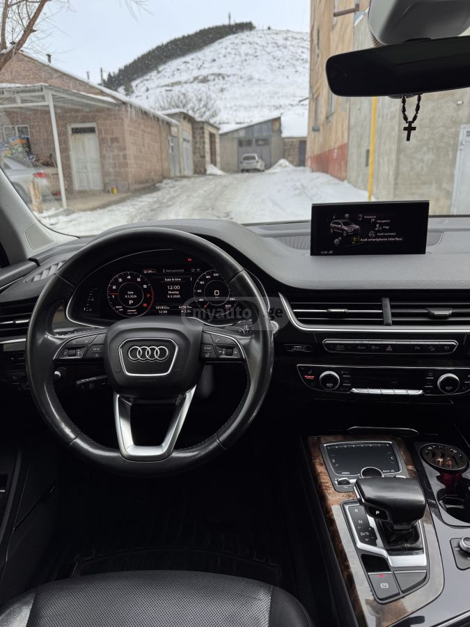 Audi Q7 - фото 9