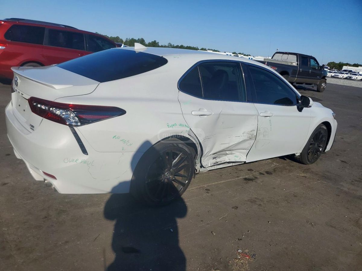 Toyota Camry - фото 3