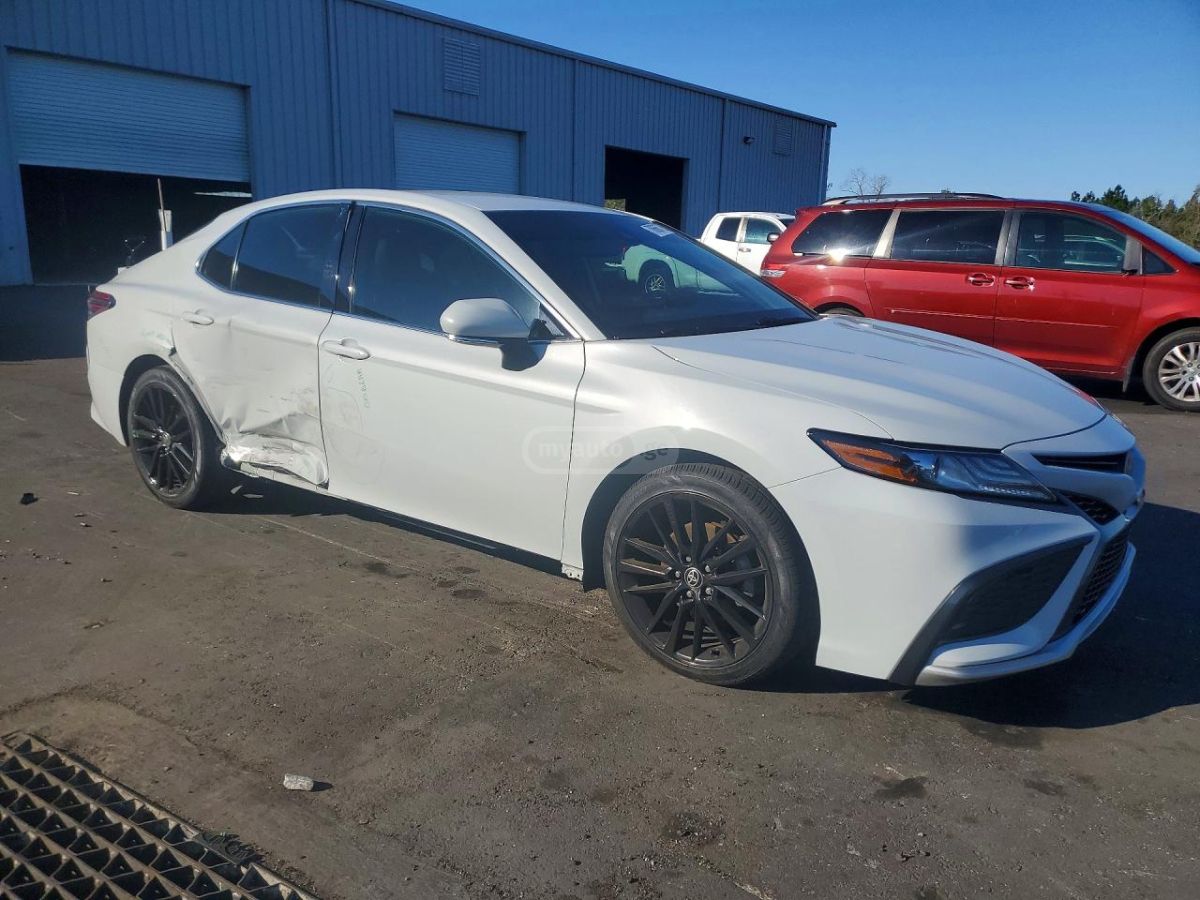 Toyota Camry - фото 4