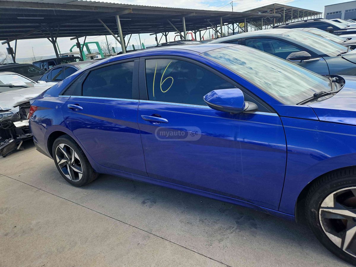 Hyundai Elantra - фото 3