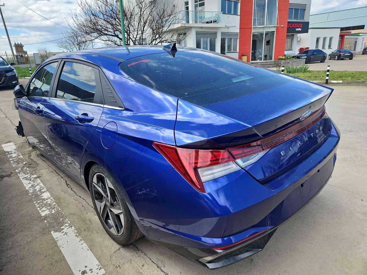 Hyundai Elantra - фото 4