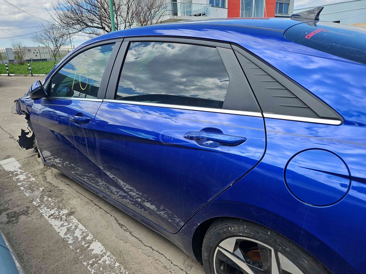 Hyundai Elantra - фото 8