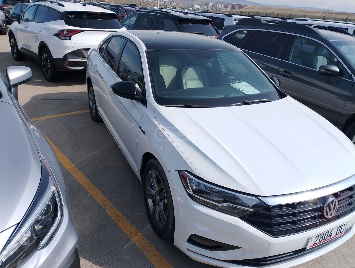 Volkswagen Jetta - фото 2