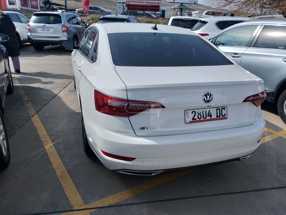 Volkswagen Jetta - фото 4