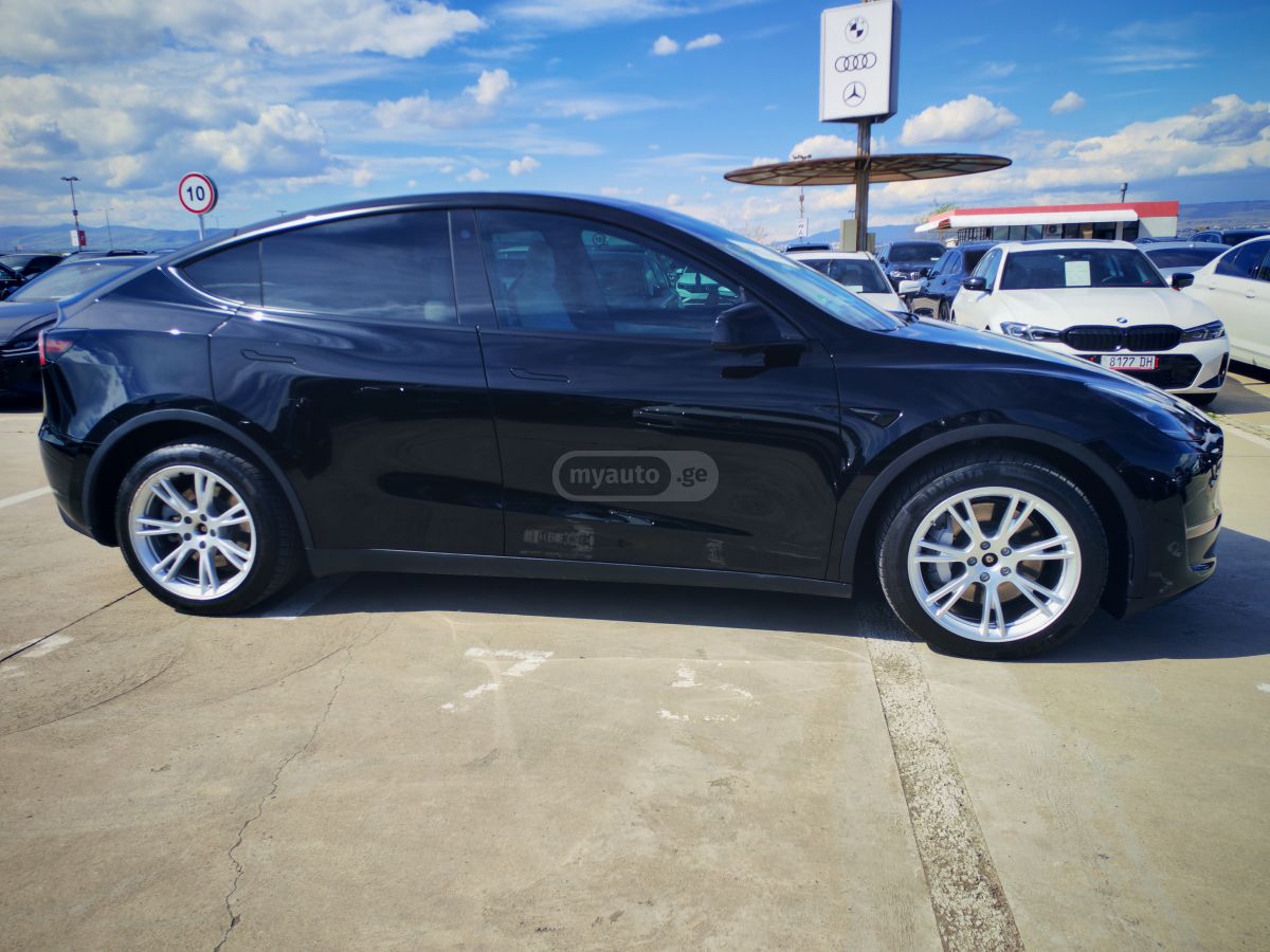 Tesla Model Y - фото 3