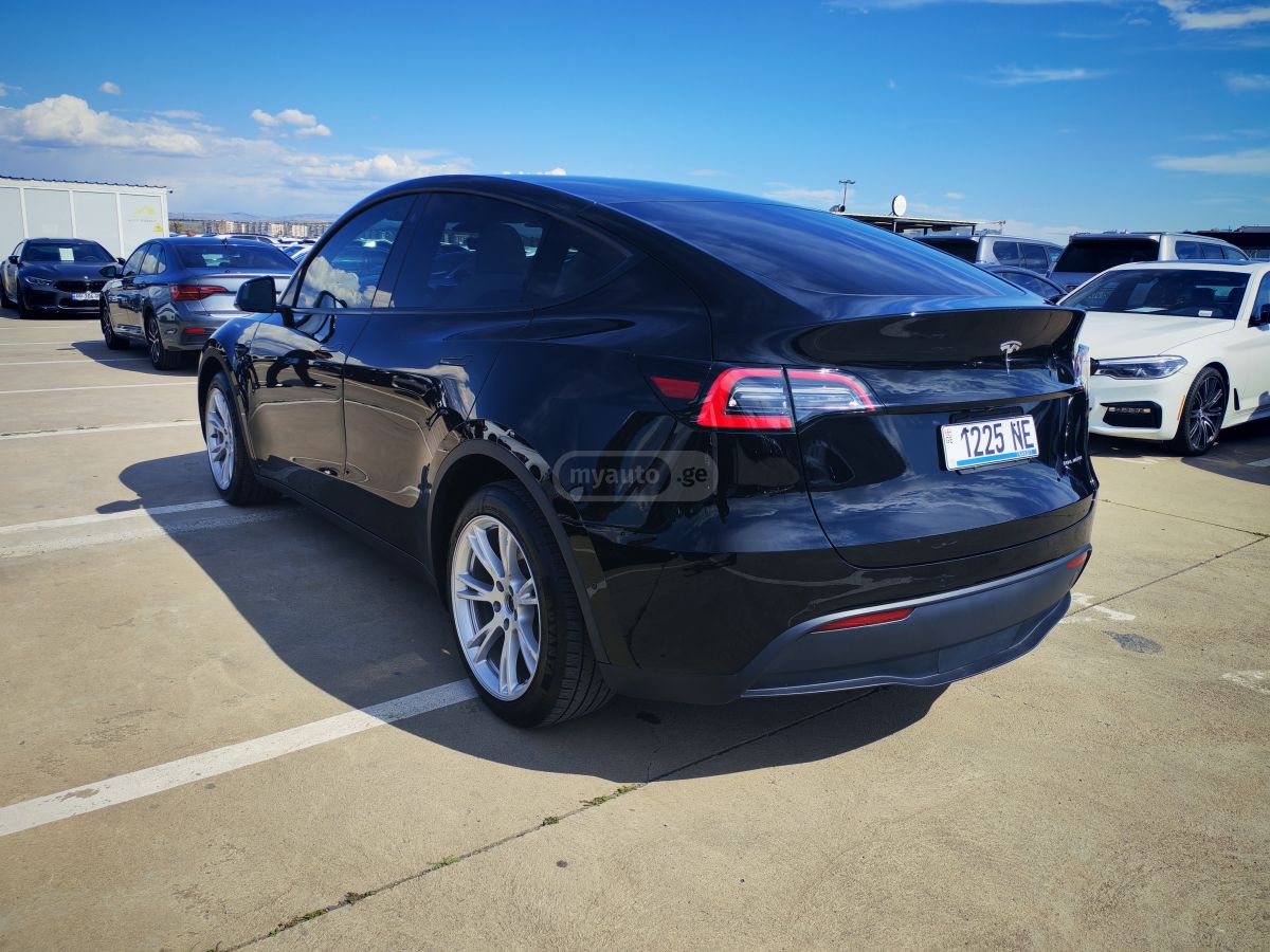 Tesla Model Y - фото 6