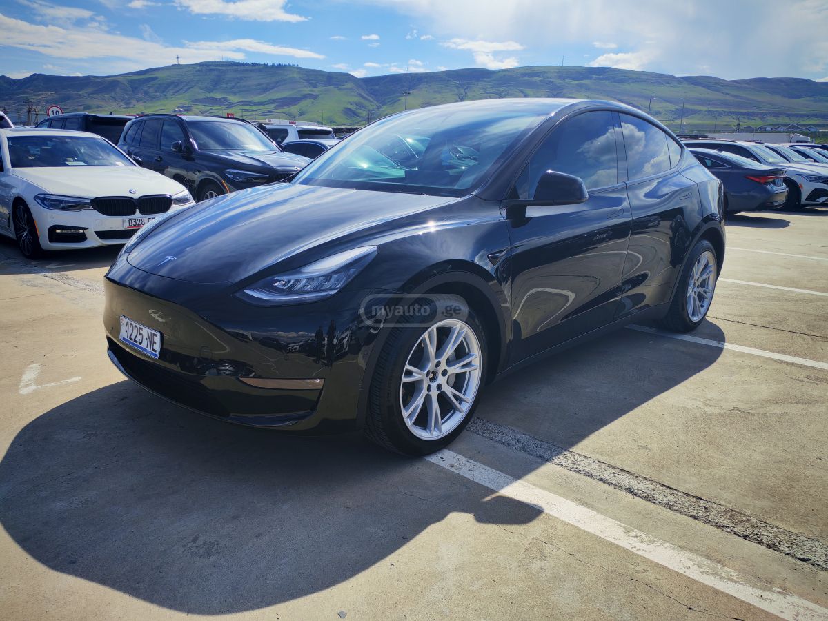 Tesla Model Y - фото 8