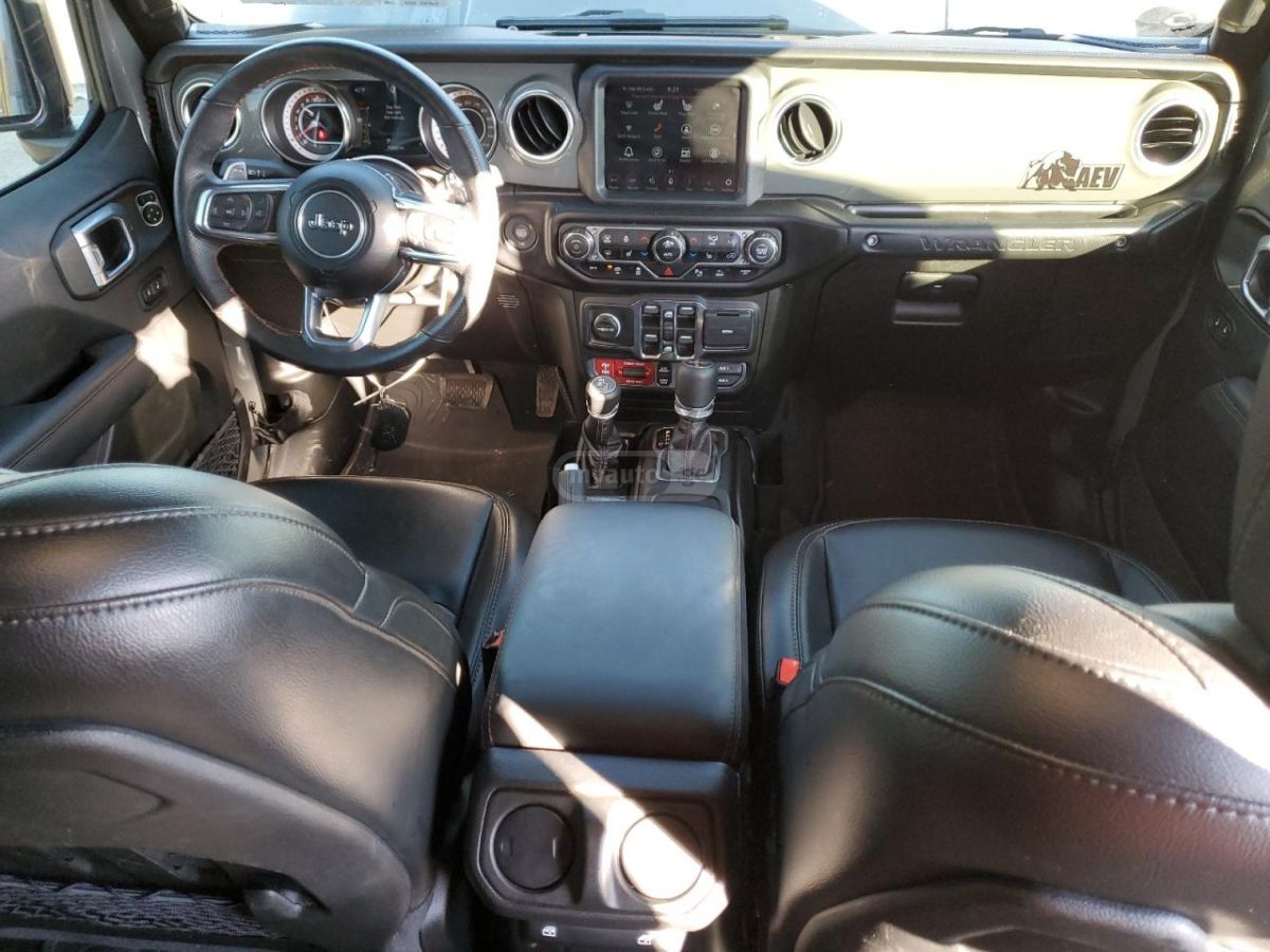 Jeep Wrangler - фото 8