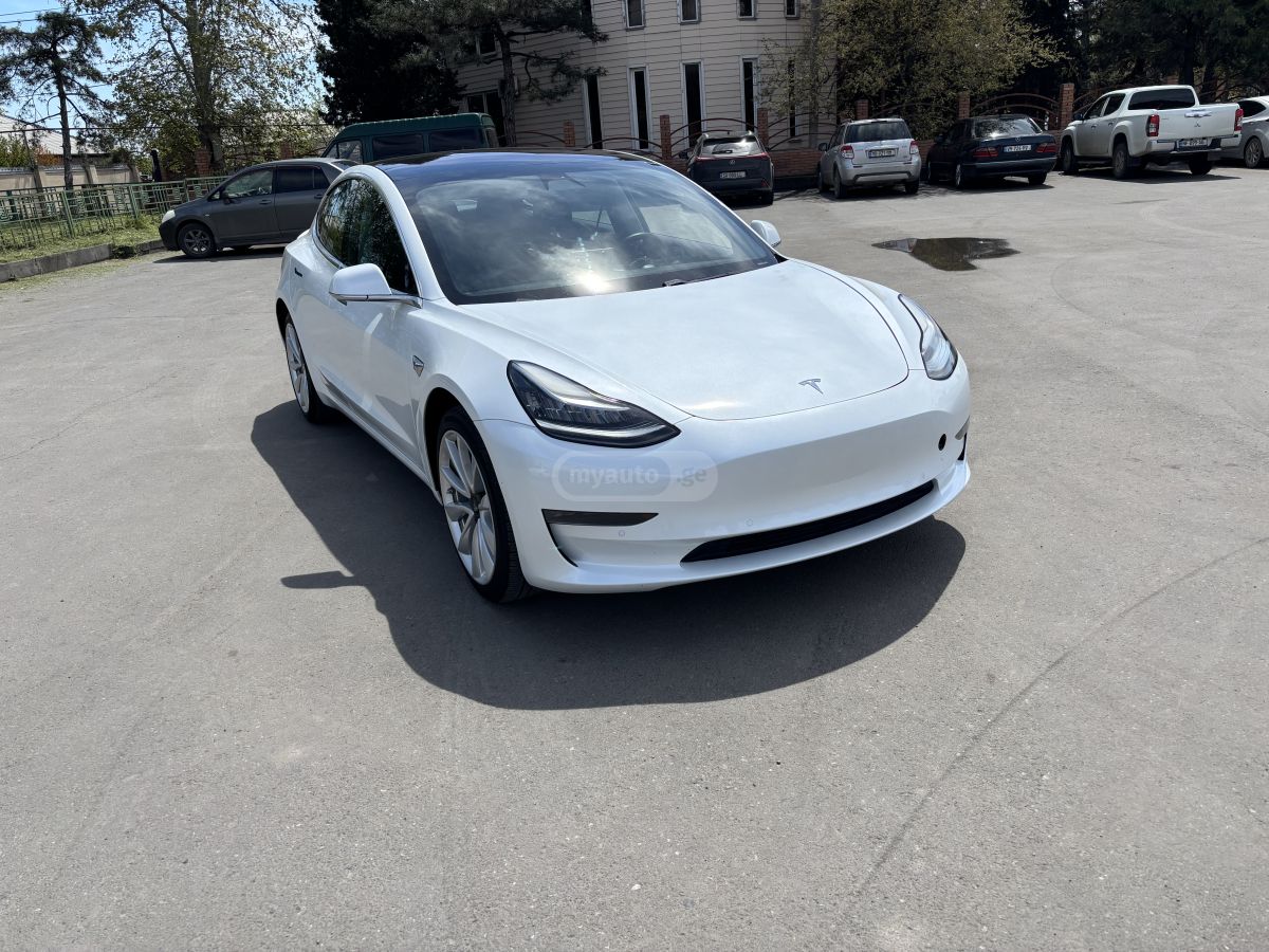 Tesla Model 3 - фото 1