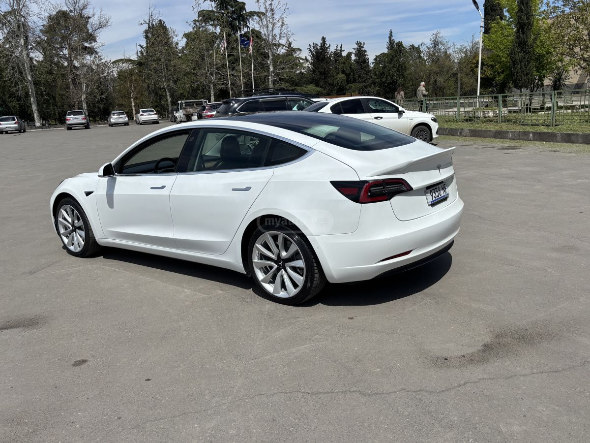 Tesla Model 3 - фото 2