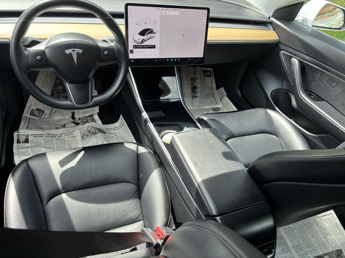Tesla Model 3 - фото 3