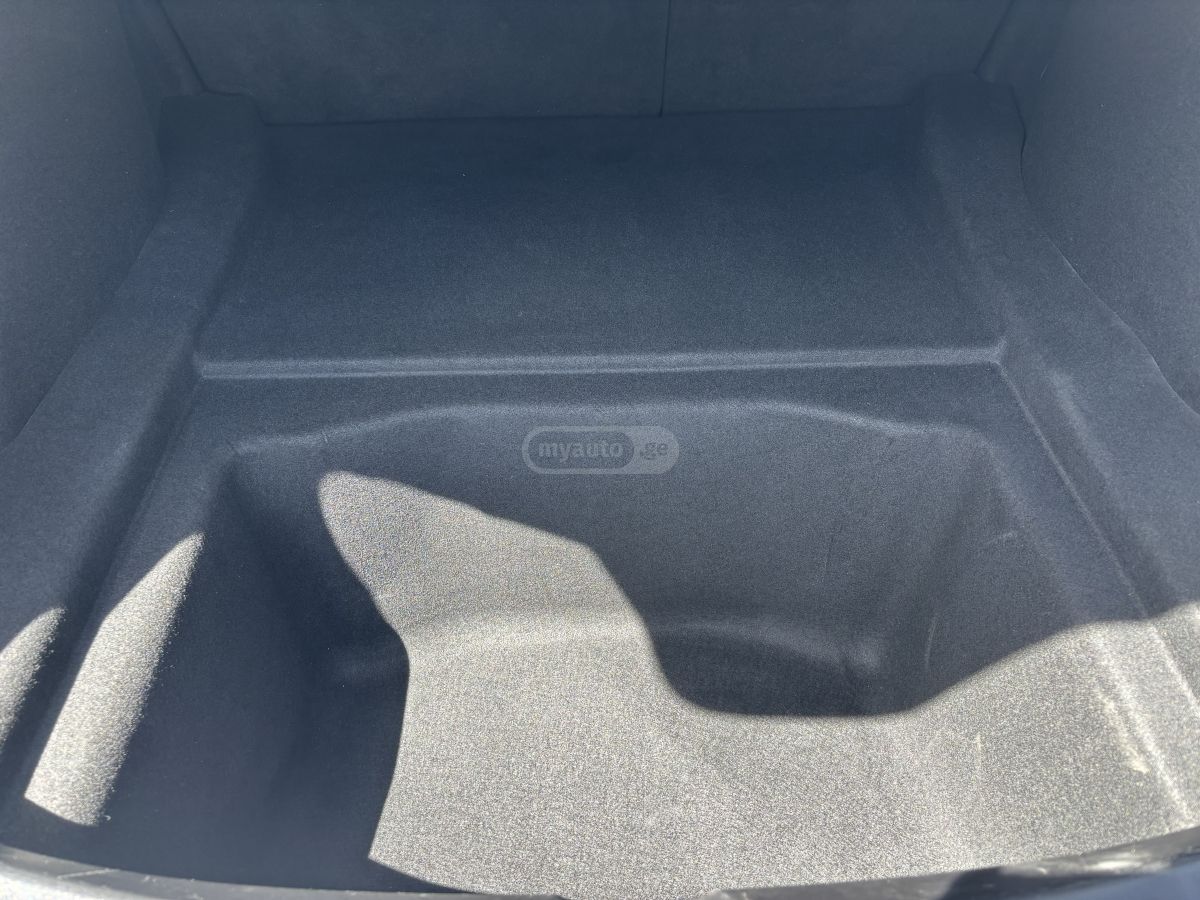 Tesla Model 3 - фото 6