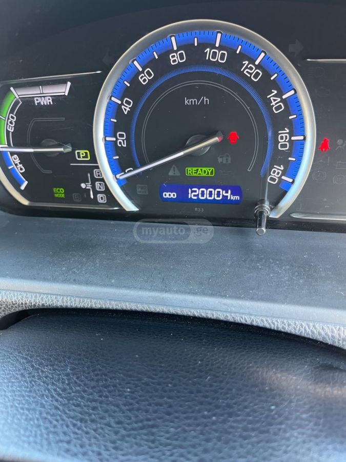 Toyota Voxy - фото 10