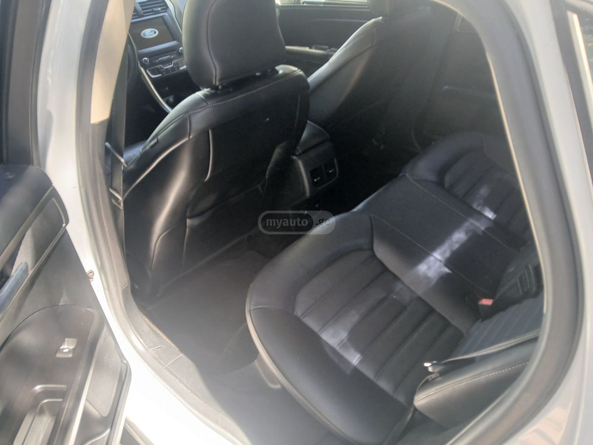 Ford Fusion - фото 8