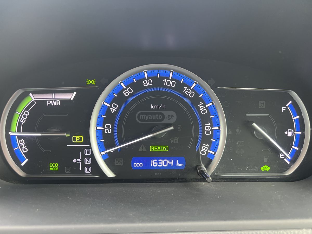 Toyota Voxy - фото 13