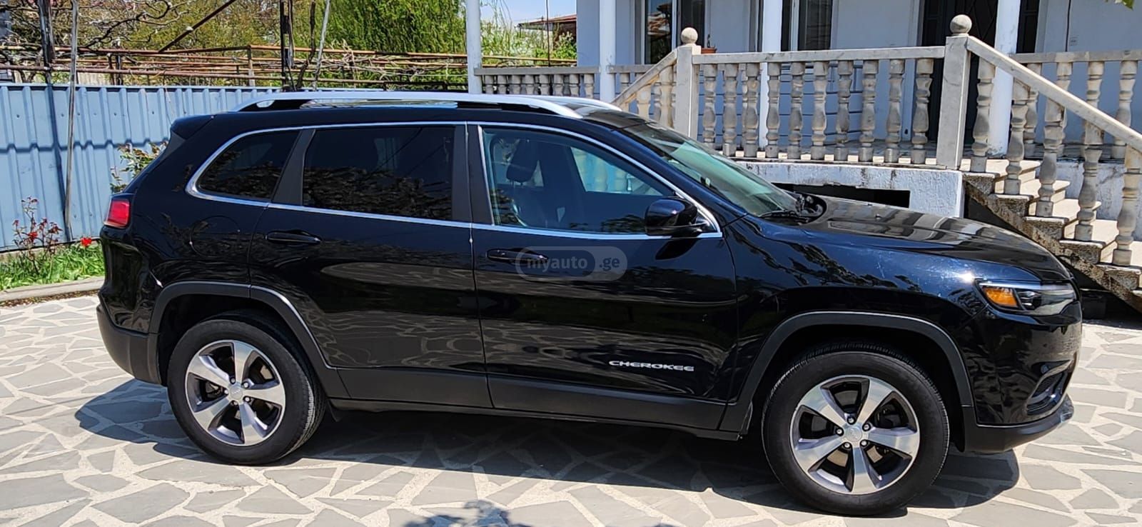 Jeep Cherokee - фото 3