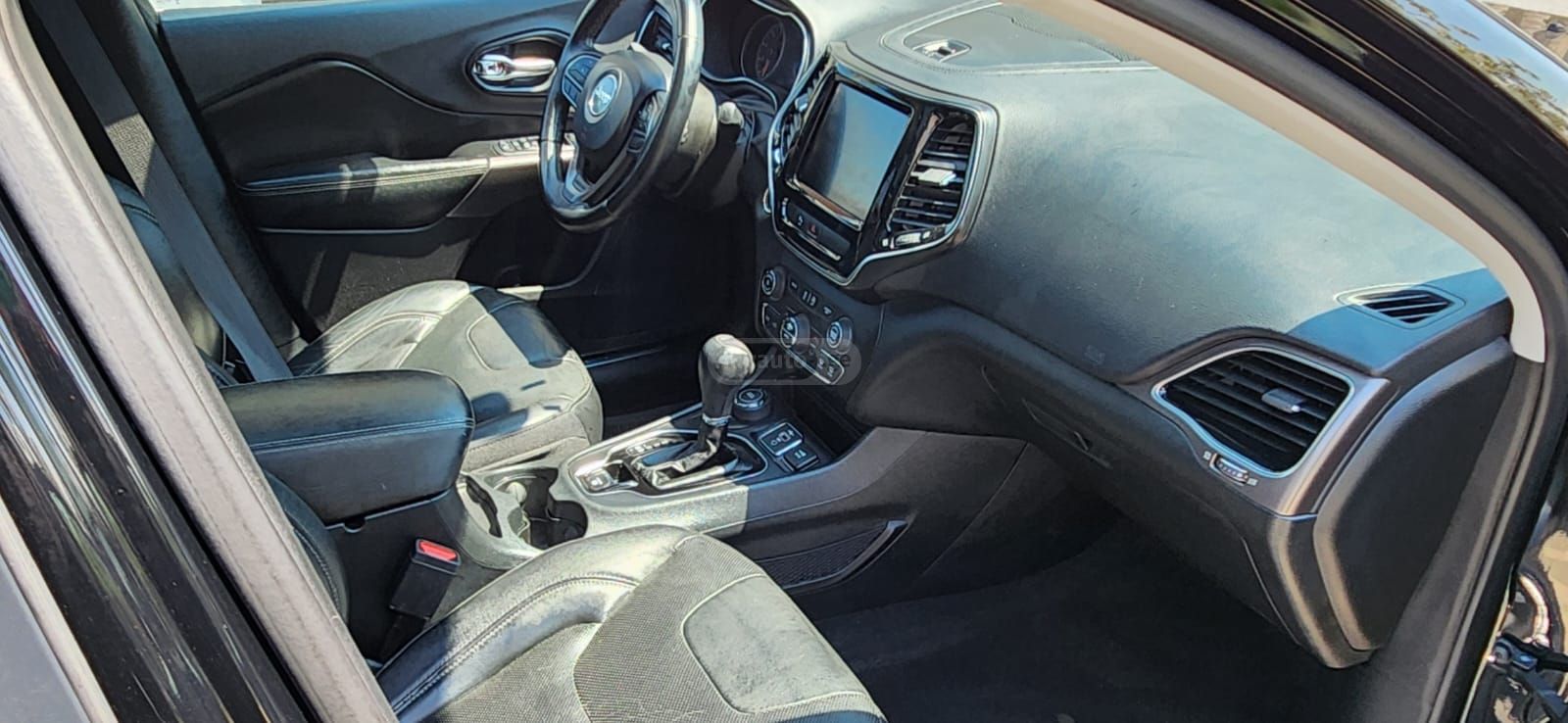 Jeep Cherokee - фото 9