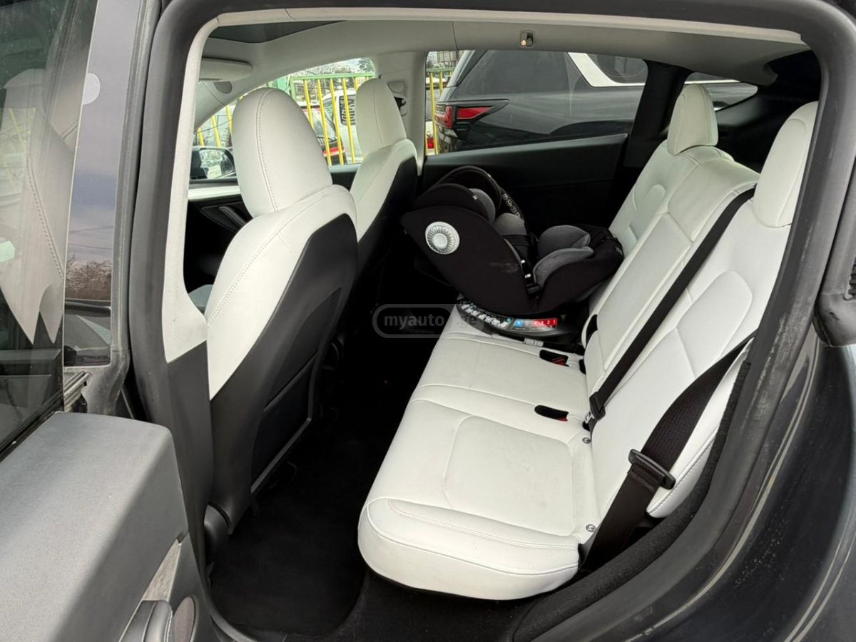Tesla Model Y - фото 8