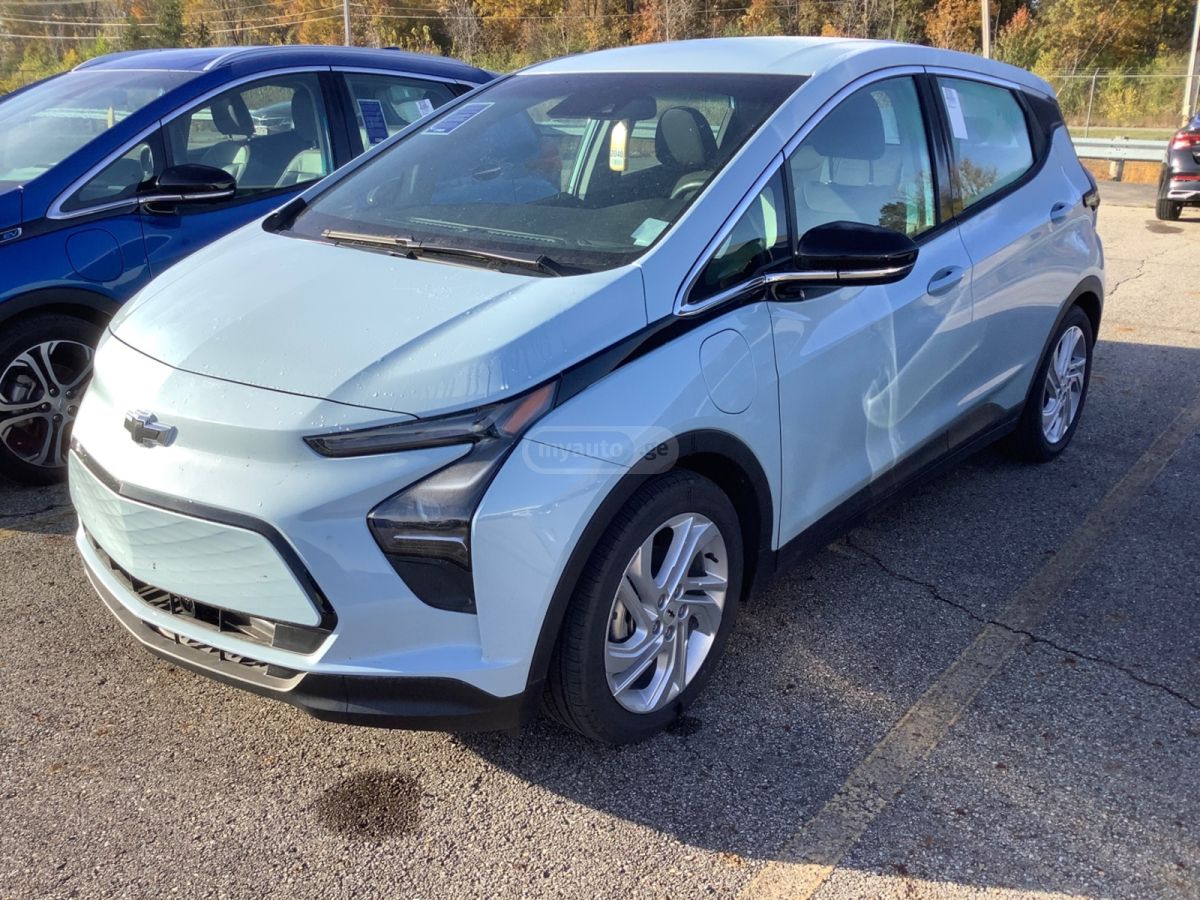 Chevrolet Bolt EV - фото 1