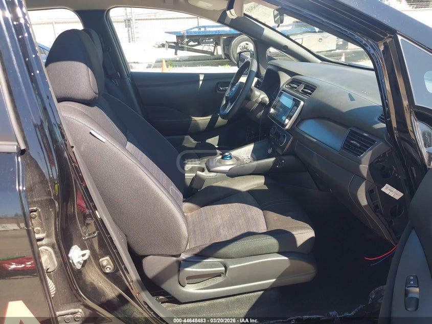 Nissan Leaf - фото 5