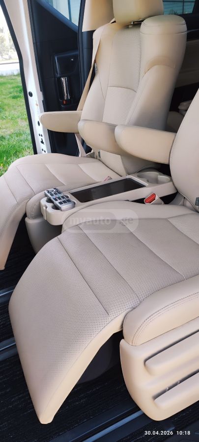 Toyota Alphard - фото 12