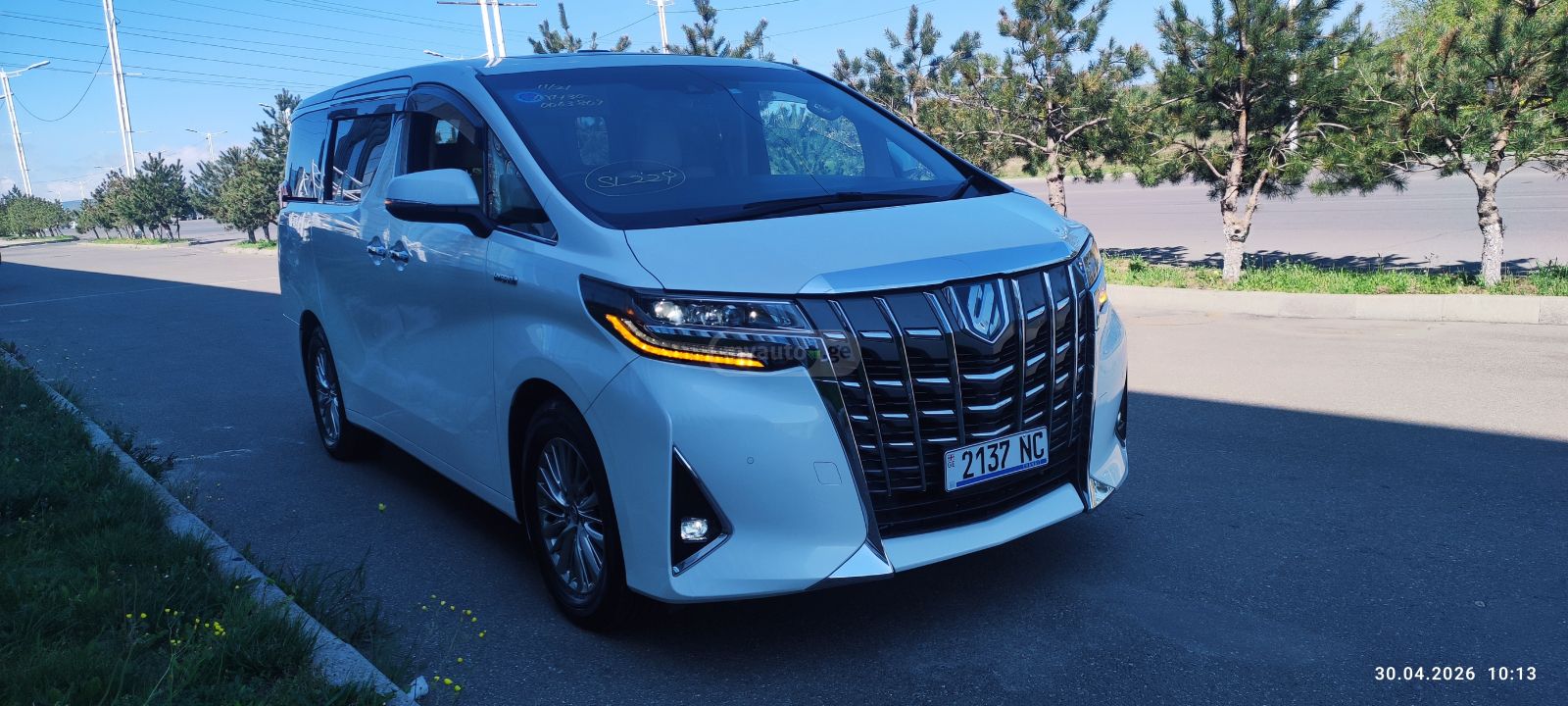Toyota Alphard - фото 5