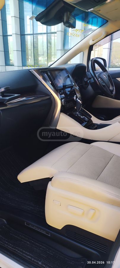 Toyota Alphard - фото 8