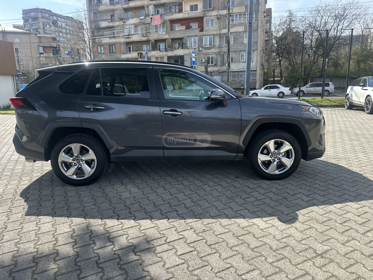 Toyota RAV 4 - фото 4