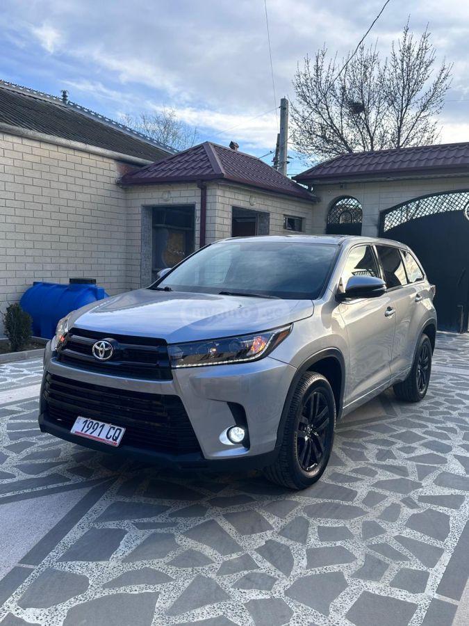 Toyota Highlander - фото 2