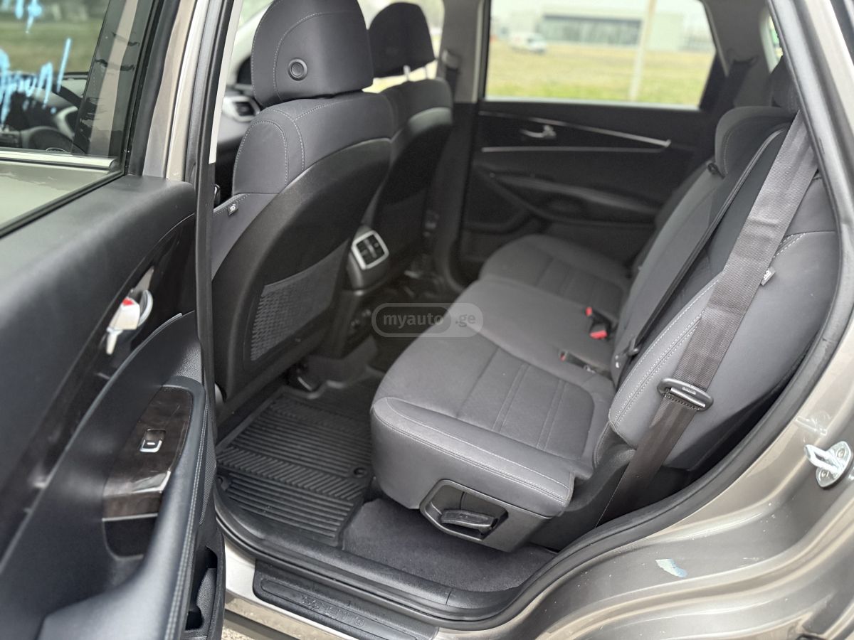 Kia Sorento - фото 13