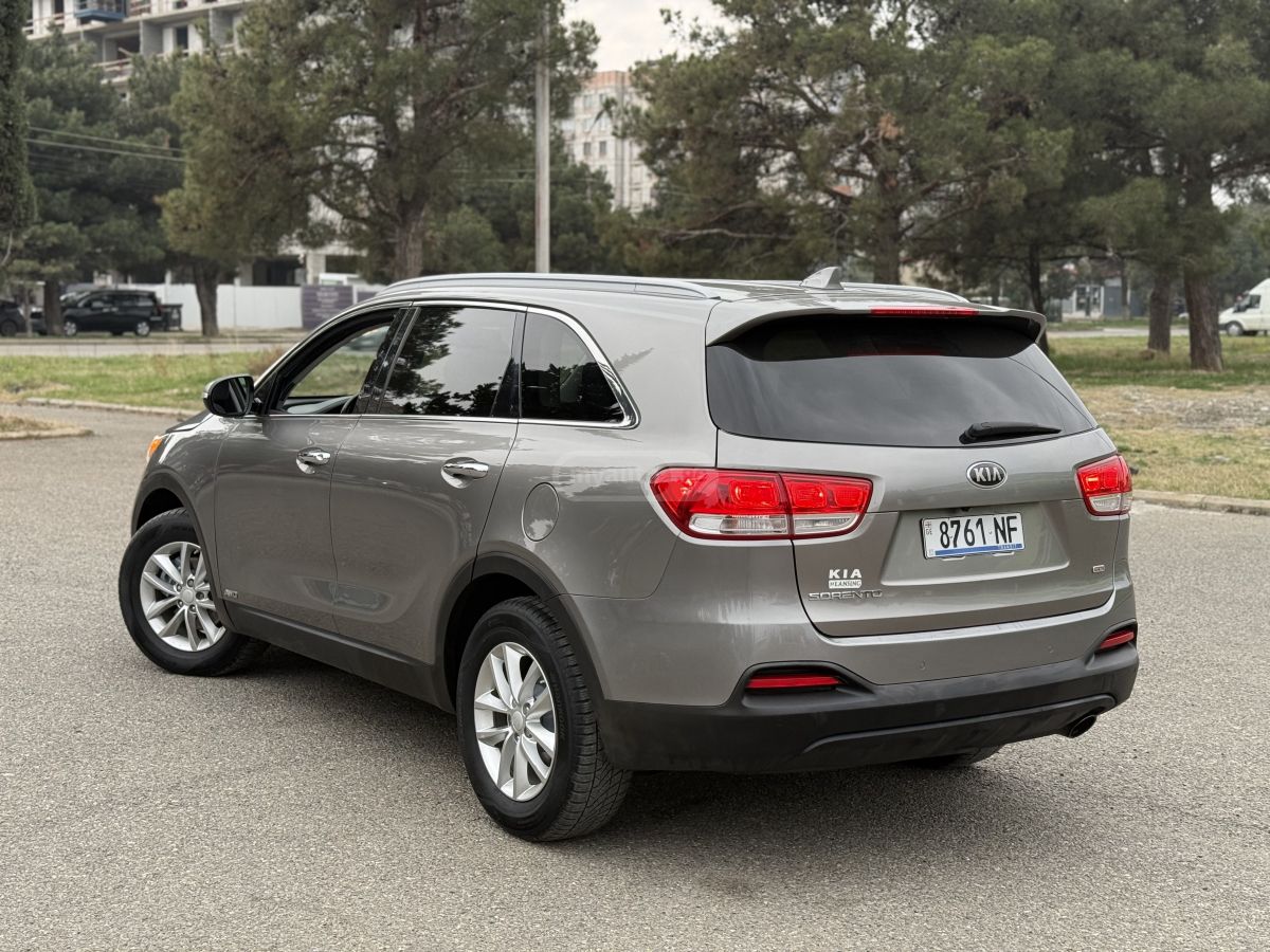 Kia Sorento - фото 8