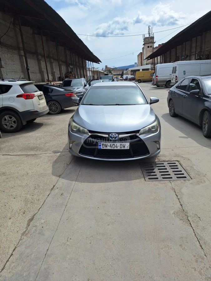 Toyota Camry - фото 1